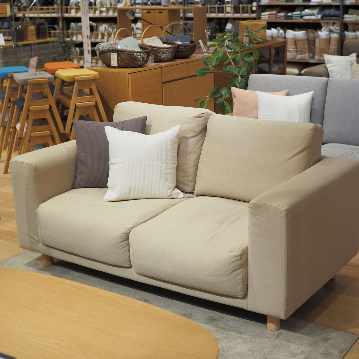 直江津】ふっくらした座り心地のソファ｜ソファ本体 フェザー ポケット